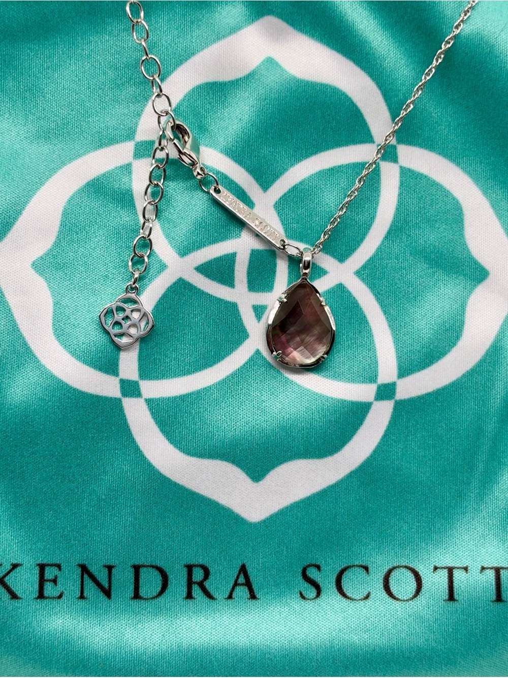 Kendra Scott Abalone Kiri necklace - Picture 4 of 4